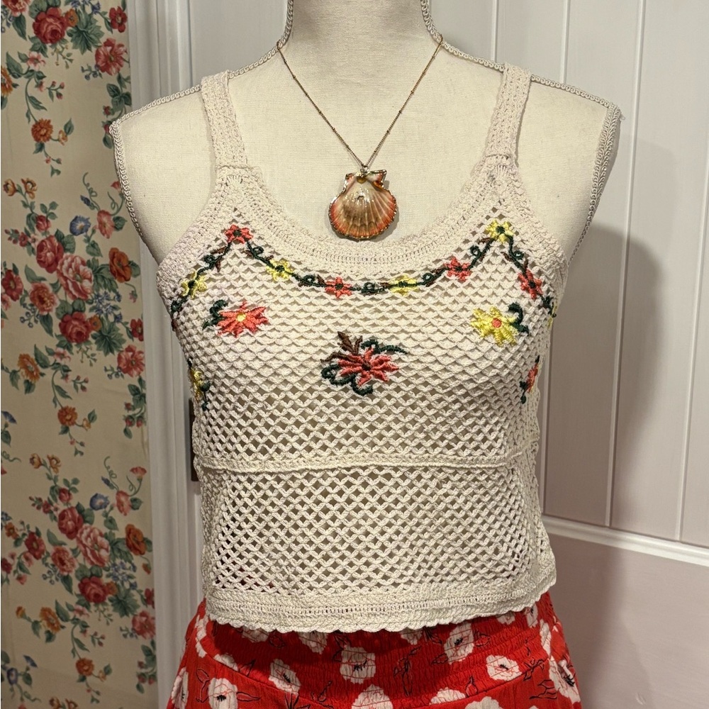 💐Floral Embroidered Crochet Tank Top Medium Rebellion Again🏖️